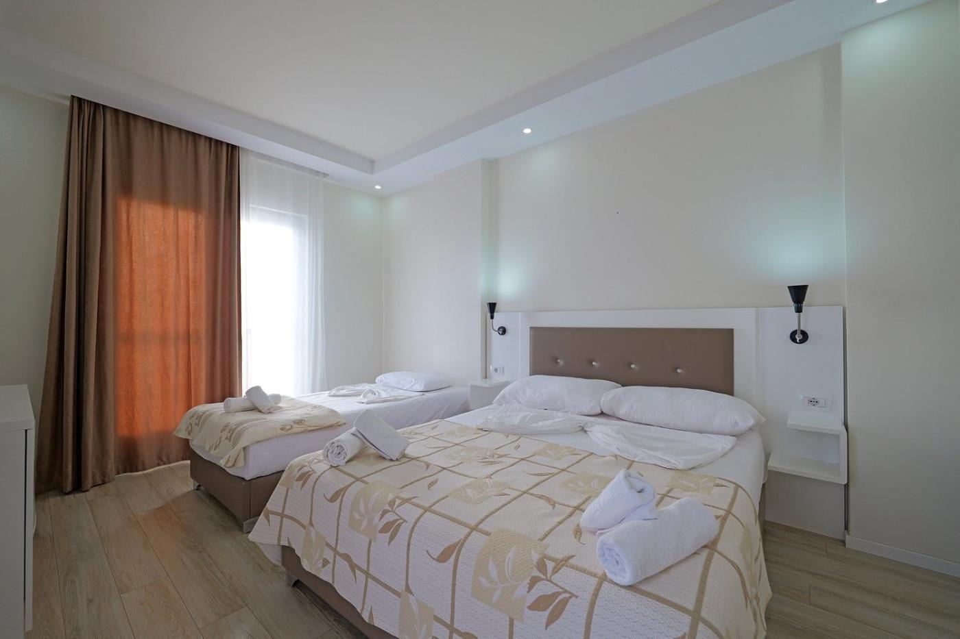 Helia Seaside Hotel Sarande Exterior photo