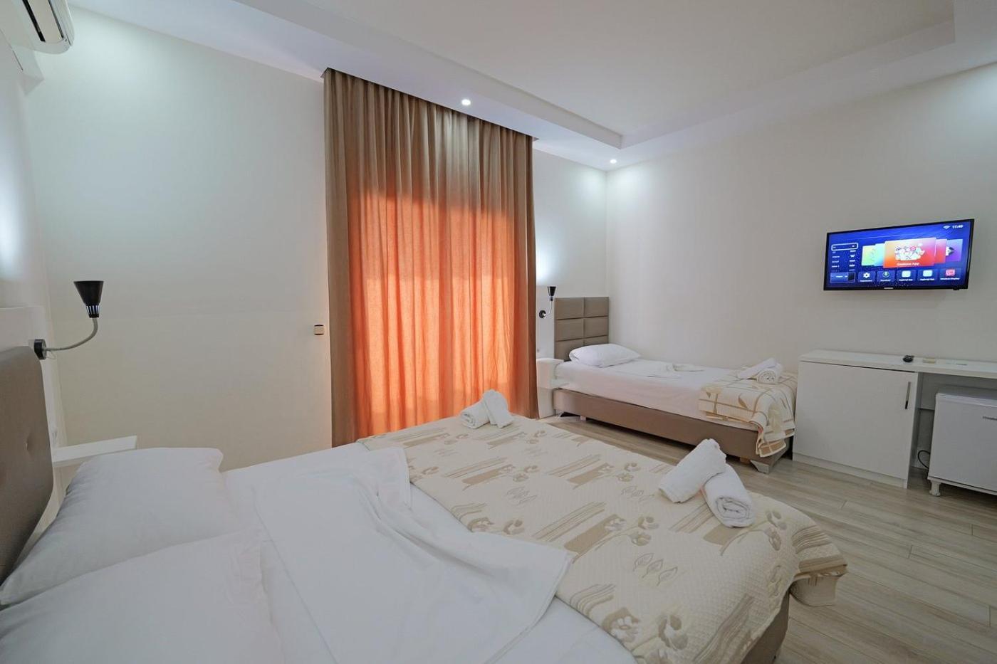 Helia Seaside Hotel Sarande Exterior photo
