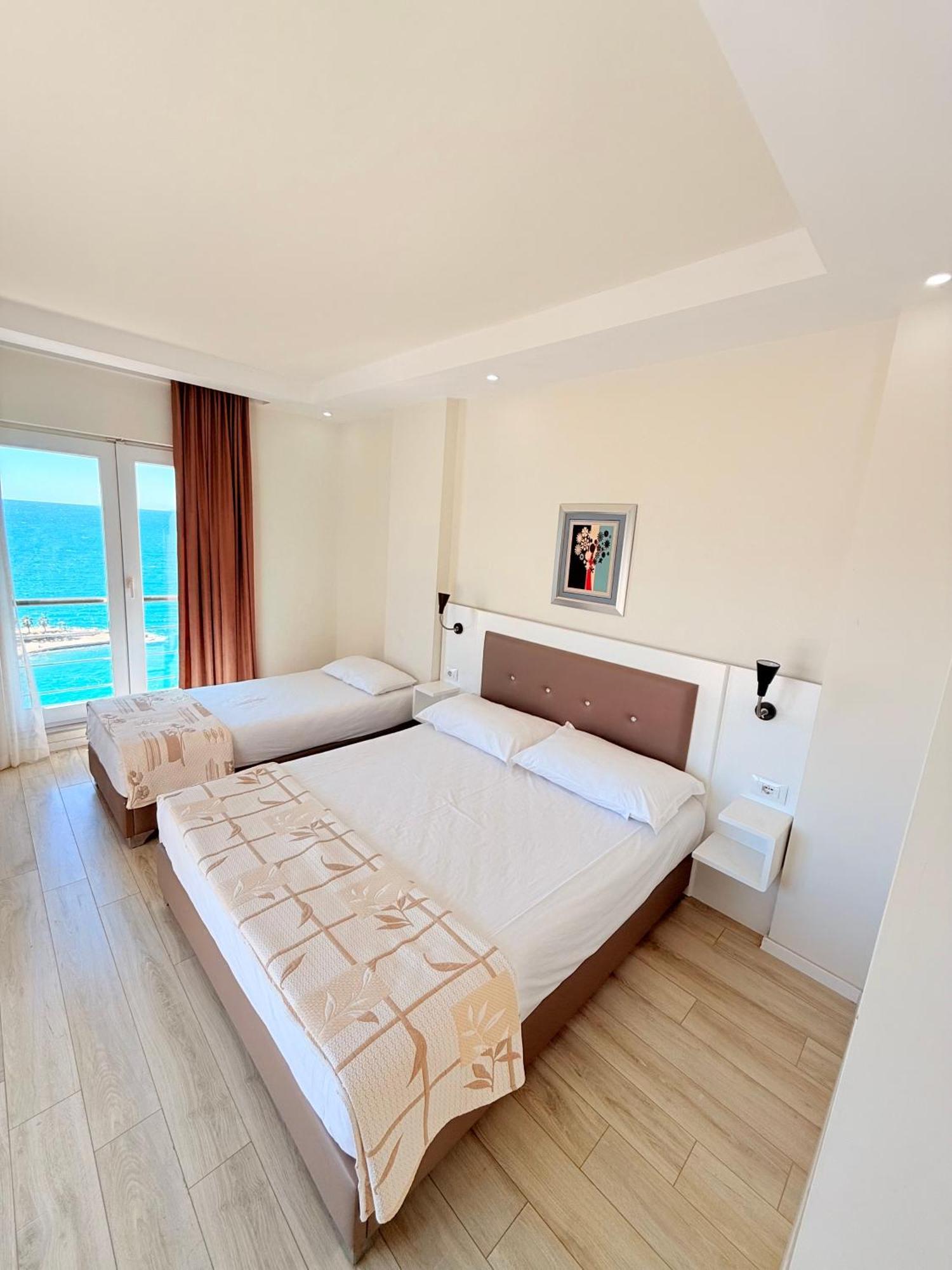 Helia Seaside Hotel Sarande Exterior photo