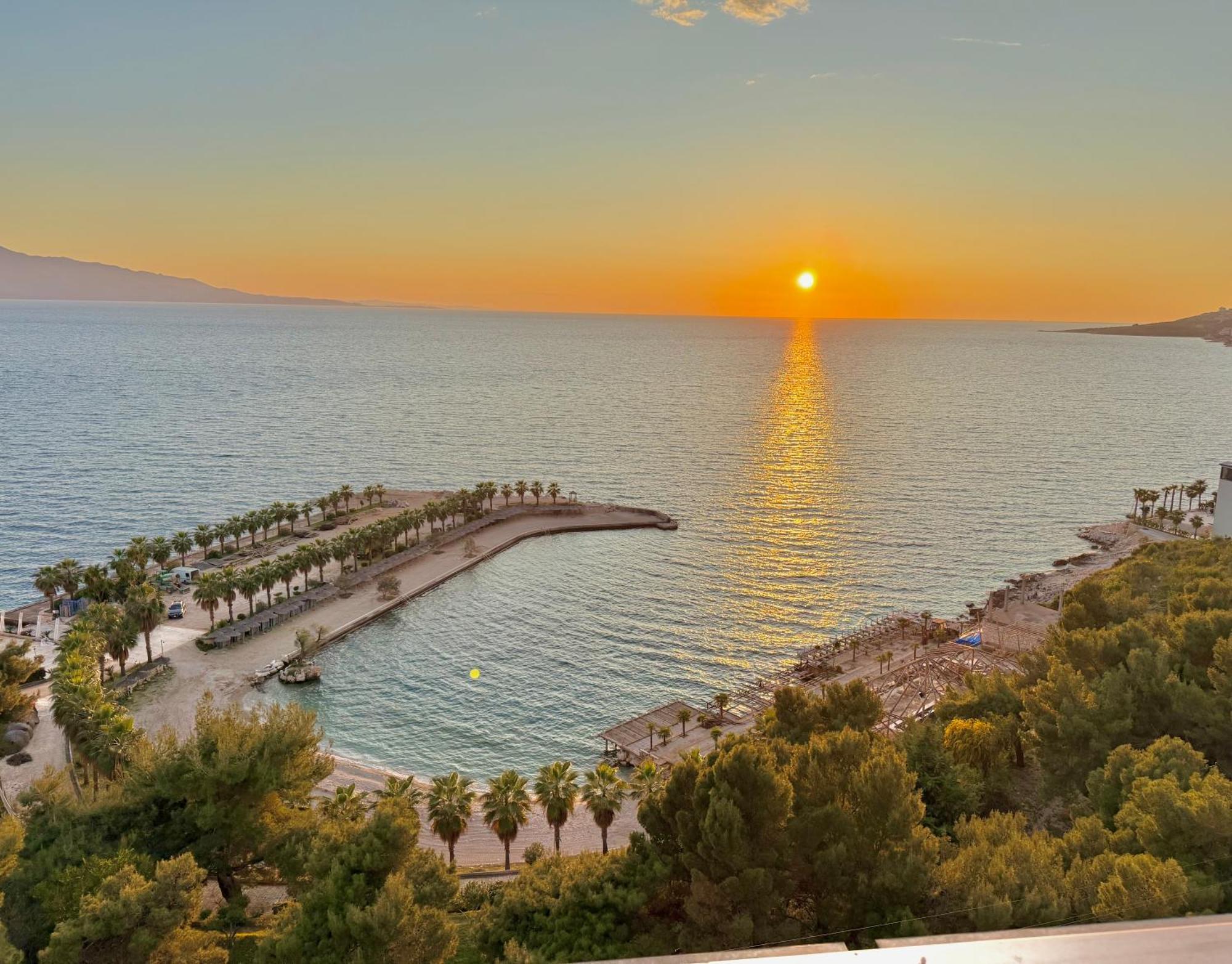 Helia Seaside Hotel Sarande Exterior photo