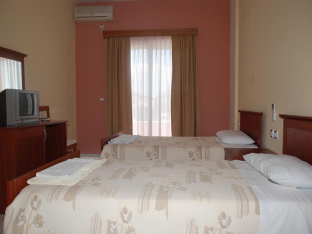 Helia Seaside Hotel Sarande Room photo